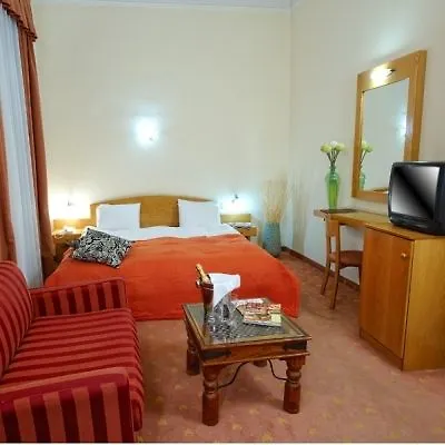 Kinissi Palace Otel 4*